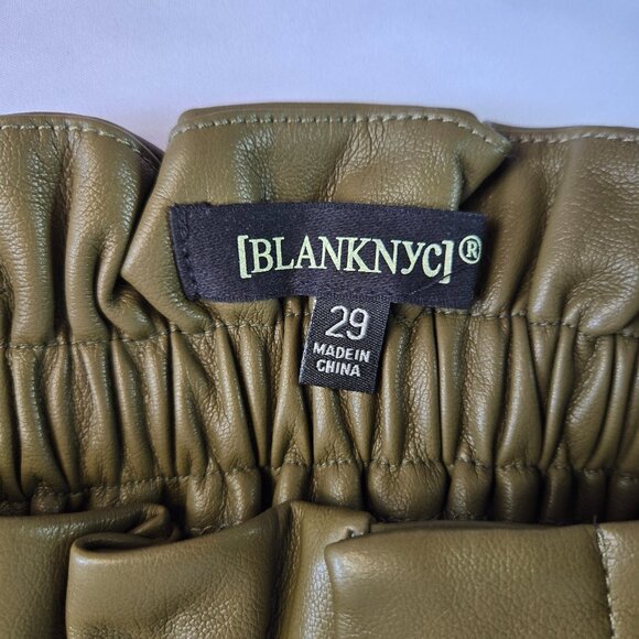 BLANKNYC  Women's Vegan Leather Elastic Waistband Cuffed Shorts Sz 29 Green - Picture 6 of 11